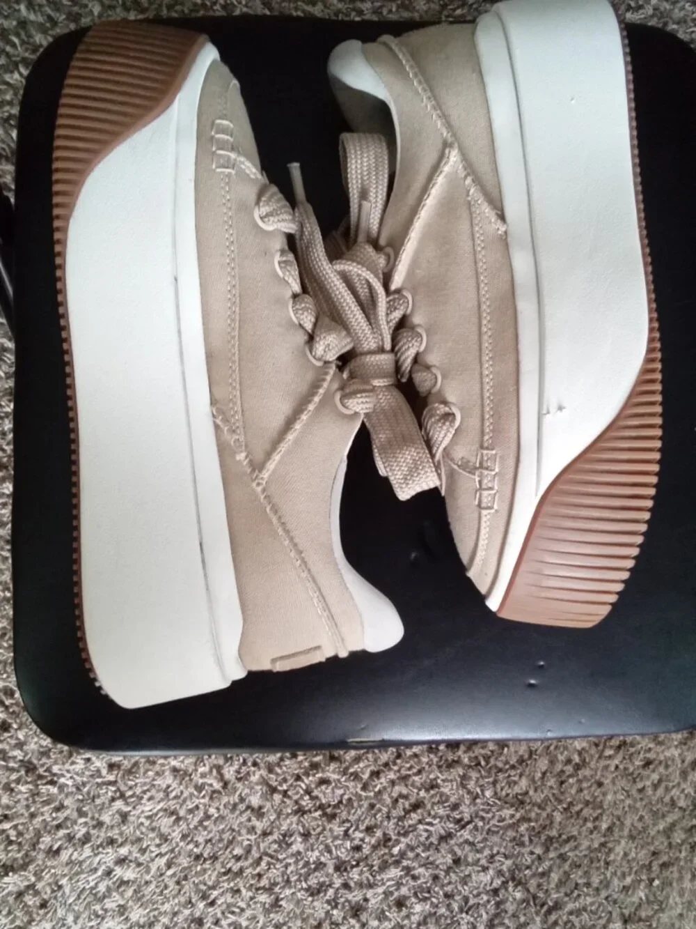 The UGG EZ-Duzzit Essential Lace-Up Platform Sneakers in women's size 7  biege